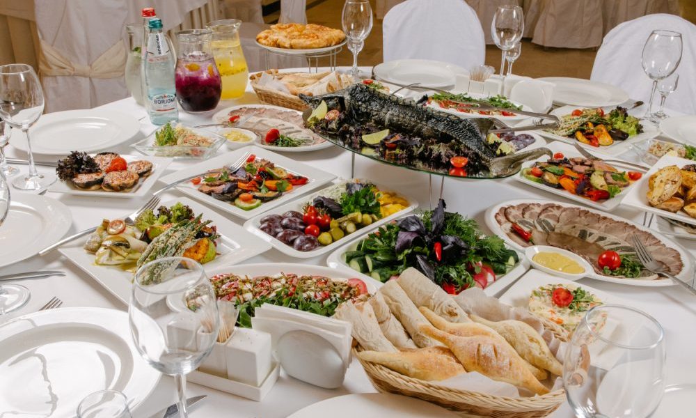 вариант сервировки свадебного банкета